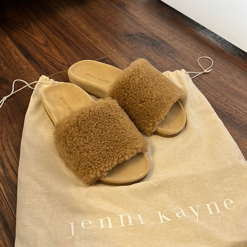 NWOT Jenni Kayne Shearling Slides
